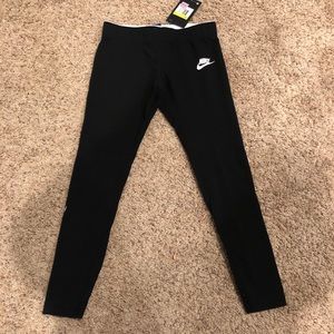 NWT Nike Girls Size Small 7/8 Black Leggings Pants